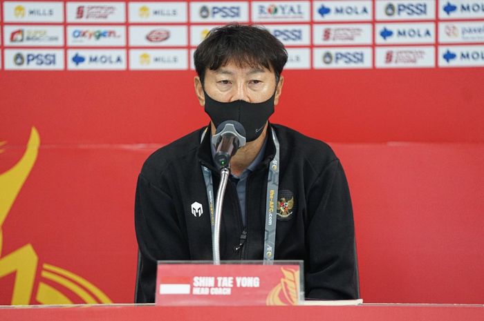 Pelatih timnas Indonesia, Shin Tae-yong, dalam konferensi pers jelang lawan Taiwan, Rabu (6/10/2021).