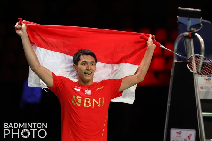 Tunggal putra Indonesia, Jonatan Christie berselebrasi usai menjuarai Thomas Cup 2020.