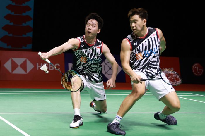 Pasangan ganda putra Indonesia, Marcus Fernaldi Gideon/Kevin Sanjaya Sukamuljo, pada babak kedua Indonesia Open 2021 di Bali International Convention Centre, Nusa Dua, Kamis (25/11/2021).