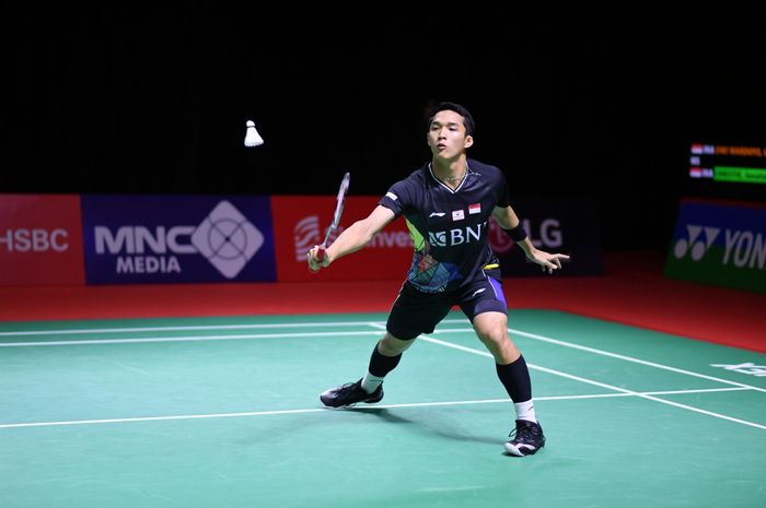 Pebulu tangkis tunggal putra Indonesia, Jonatan Christie, pada babak kedua Indonesia Open 2021 di Bali International Convention Centre, Nusa Dua, Kamis (25/11/2021).