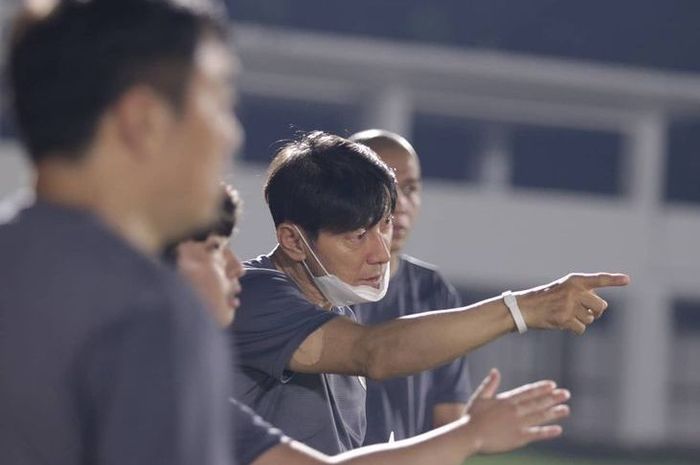 Shin Tae-yong percaya diri timnas Indonesia akan tampil lebih baik di leg kedua melawan Singapura.