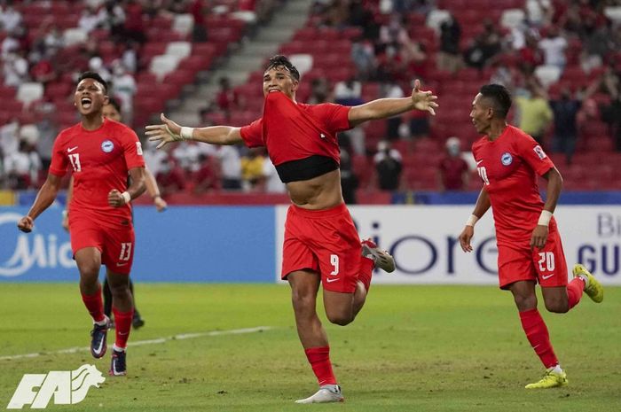 Striker Singapura, Ikhsan Fandi, merayakan gol yang dicetaknya ke gawang timnas Indonesia pada leg pertama semifinal Piala AFF 2020.