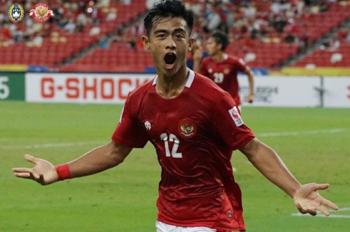 Bek Timnas Indonesia Pratama Arhan selebrasi gol yang menyamakan skor menjadi 2-2 kontra Singapura dalam semifinal leg kedua Piala AFF 2020 di Stadion Nasional, Singapura, Sabtu (25/12/2021) malam WIB.