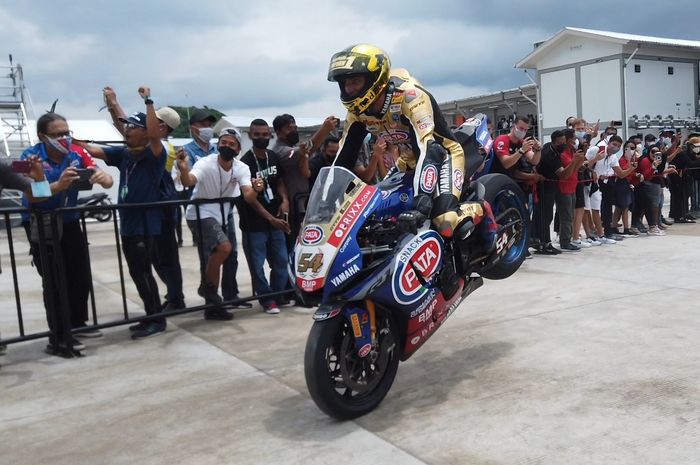 Toprak Razgatlioglu sukses mengunci gelar Juara Dunia WorldSBK 2021 di Indonesia.