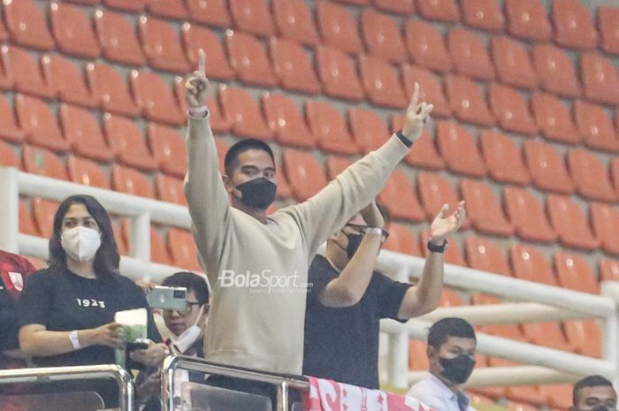 Selebrasi Kaesang Pangarep seusai Persis Solo menang dalam semifinal Liga 2 2021 di Stadion Pakansari, Bogor, Jawa Barat, 27 Desember 2021.