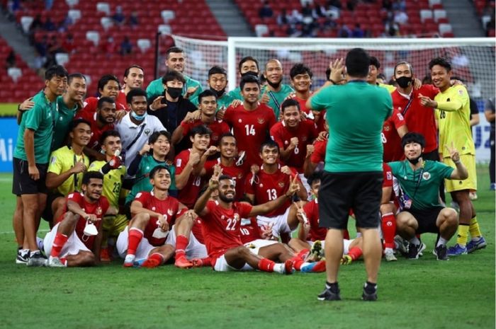 Timnas Indonesia berfoto seusai menuntaskan Piala AFF 2020 sebagai runner-up dan berhasil meraih Fair Play Award.