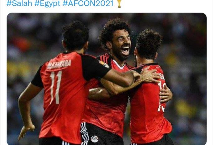 Mohamed Salah (tengah) saat merayakan gol untuk timnas Mesir.