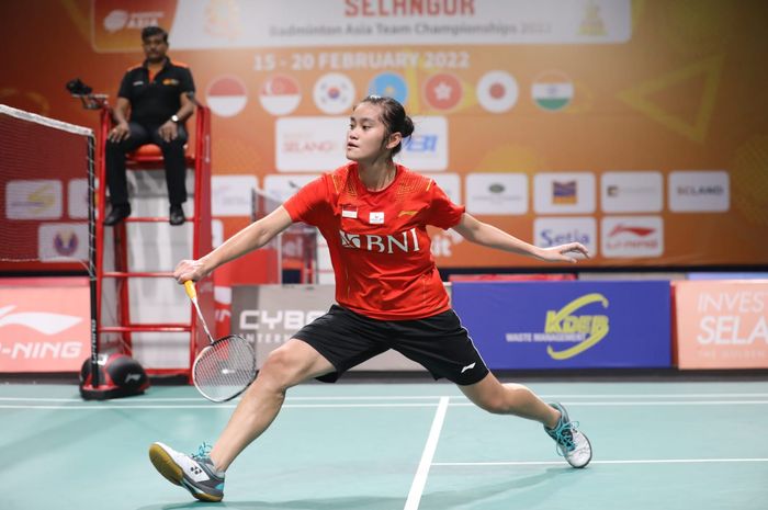 Tunggal putri Indonesia, Stephanie Widjaja pada partai kelima Kejuaraan Beregu Asia 2022 melawan Hongkong di Setia City Convention Center, Shah Alam, Selasa (15/2/2022).
