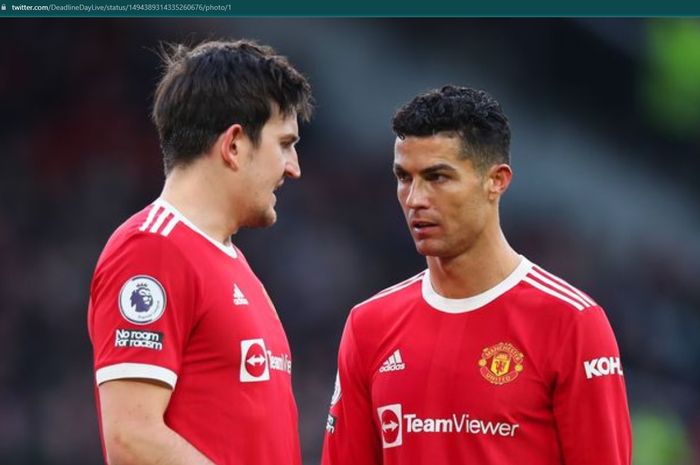 Harry Maguire (kiri) dan Cristiano Ronaldo saat membela Manchester United.