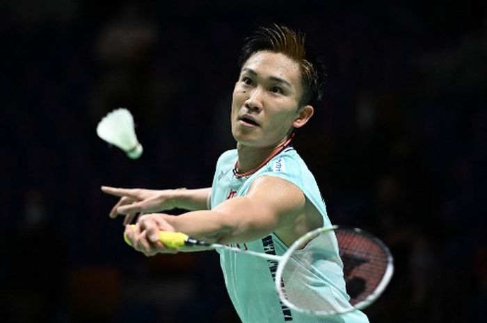 Pebulu tangkis tunggal putra Jepang, Kento Momota, pada babak pertama German Open 2022 di Muelheim, Rabu (9/3/2022).