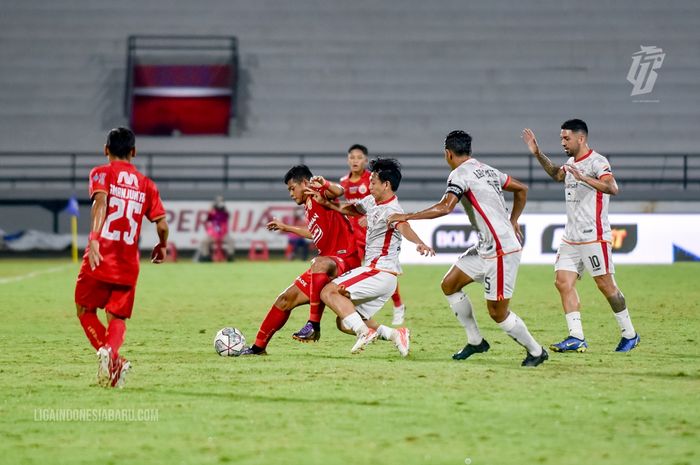 Suasana pertandingan pekan ke-30 Liga 1 2021-2021 antara Persija Jakarta dan Borneo FC, Kamis (10/3/2022)
