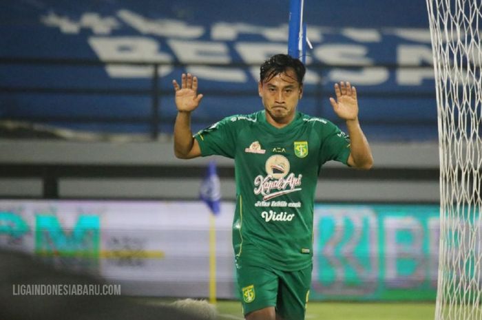 Striker Persebaya Surabaya Samsul Arif tak mau selebrasi usai membobol gawang eks klubnya, Barito Putera, di Liga 1, Senin (14/3/2022).