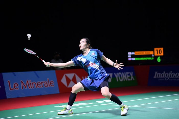 Pebulu tangkis tunggal putri Thailand, Busanan Ongbamrungphan, saat tampil pada ajang Indonesia Open 2022 di Bali, 23-28 November 2022.