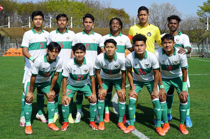 Pemain timnas U-19 Indonesia saat pertandingan uji coba melawan Pohan Steelers FC.