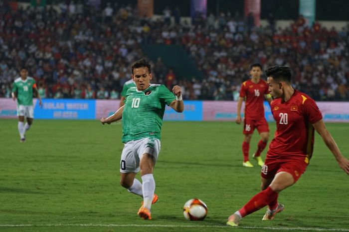 Penyerang timnas U-23 Indonesia, Egy Maulana Vikri, dalam laga melawan Vietnam di SEA Games 2021, Jumat (6/5/2022) di Stadion Viet Tri, Phu Tho.
