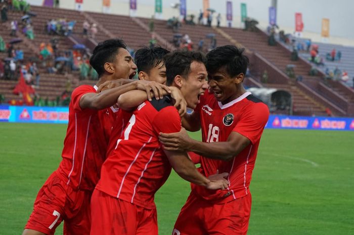 Selebrasi pemain timnas U-23 Indonesia usai membobol gawang timnas U-23 Myanmar di laga SEA Games 2021, Minggu (15/5/2022).