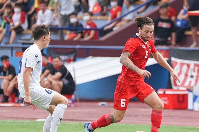 Gelandang timnas U-23 Indonesia, Marc Klok, saat pertandingan melawan timnas Filipina di babak penyisihan Grup A SEA Games 2021 (13/5/2022).