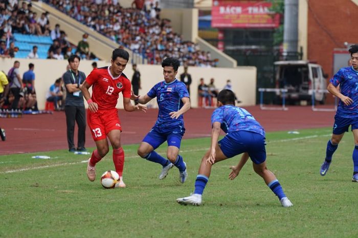 Rachmat Irianto pada laga timnas U-23 Indonesia vs Thailand di semifinal SEA Games 2021, Stadion Thi&ecirc;n Trường, Kamis (19/5/2022).