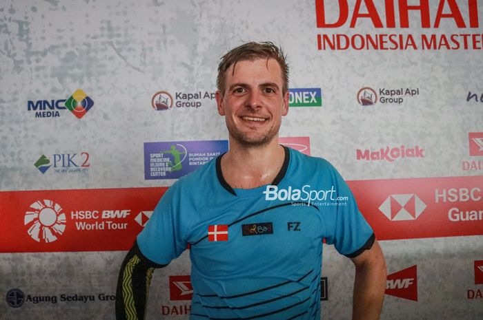 Atlet tunggal putra Denmark, Hans-Kristian Vittinghus, nampak sumringah saat ditemui awak media di Istora Senayan, Jakarta pada 8 Juni 2022.