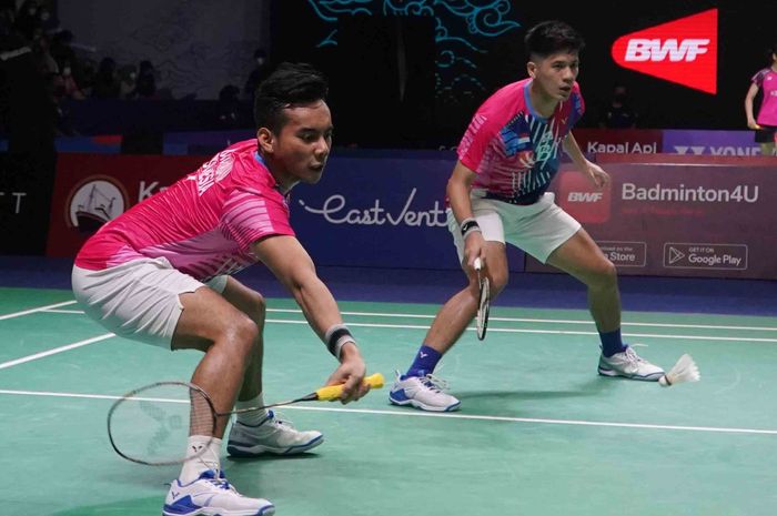 Pasangan ganda putra Indonesia, Pramudya Kusumawardana/Yeremia Erich Yoche Yacob Rambitan, pada babak kedua Indonesia Open 2022 di Istora Senayan, Jakarta, Kamis (16/6/2022).