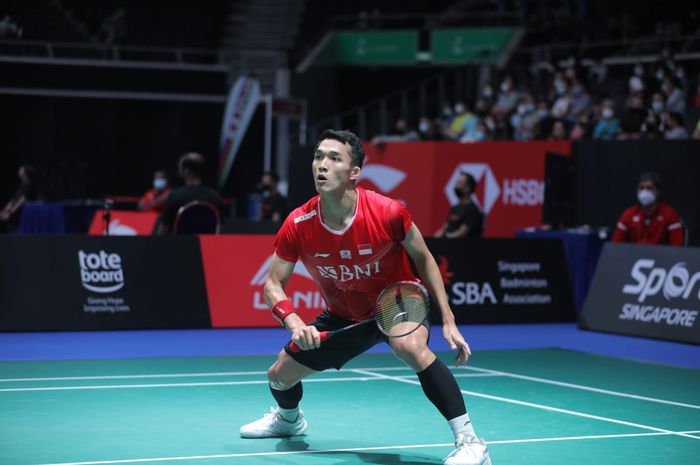 Pebulu tangkis tunggal putra Indonesia, Jonatan Christie, pada babak pertama Singapore Open 2022 di SIngapore Indoor Stadium, Rabu (13/7/2022).