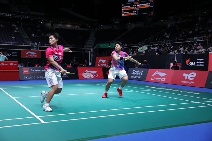 Pasangan ganda putri Indonesia, Apriyani Rahayu/Siti Fadia Silva Ramadhanti, pada babak kedua Singapore Open 2022 di Singapore Indoor Stadium, Kamis (14/7/2022).