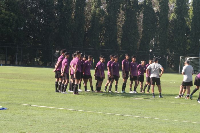 Suasana latihan timnas U-16 Indonesia jelang lawan Vietnam di lapangan Universitas Negeri Yogyakarta, Jumat (5/8/2022)