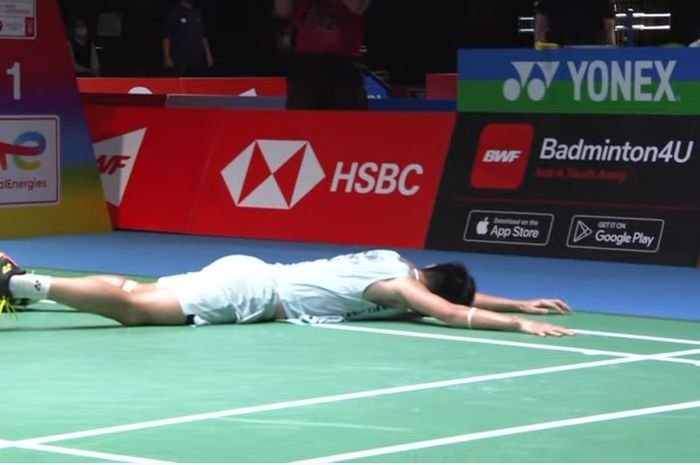 Tunggal putra peringkat 2 dunia asal Jepang, Kento Momota kandas di babak 32 besar Kejuaraan Dunia 2022, di Jepang, Rabu (23/8/2022)