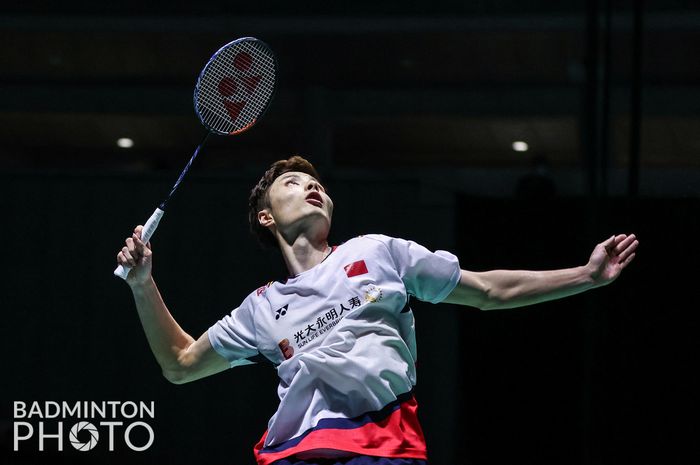 Pemain tunggal putra China, Shi Yu Qi hampir menangis usai mengalahkan Lee Zii Jia di final Denmark Open 2022.