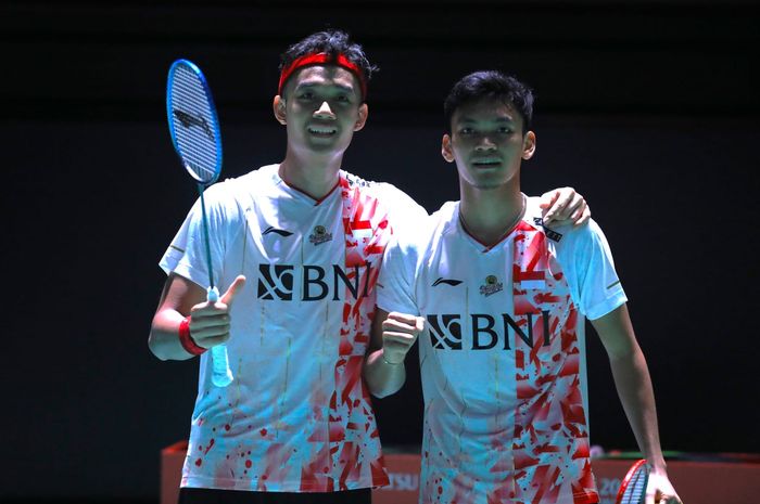 Pasangan ganda putra Indonesia, Muhammad Shohibul Fikri/Bagas Maulana, setelah menyelesaikan pertandingan babak kesatu Japan Open 2022 di Osaka, Jepang, Selasa (30/8/2022).
