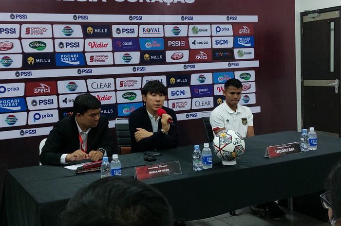 Pelatih timnas Indonesia, Shin Tae-yong dalam jumpa pers seusai menaklukan Curacao dalam laga FIFA Matchday leg pertama di Stadion Gelora Bandung Lautan Api (GBLA), Bandung, Sabtu (24/9/2022).