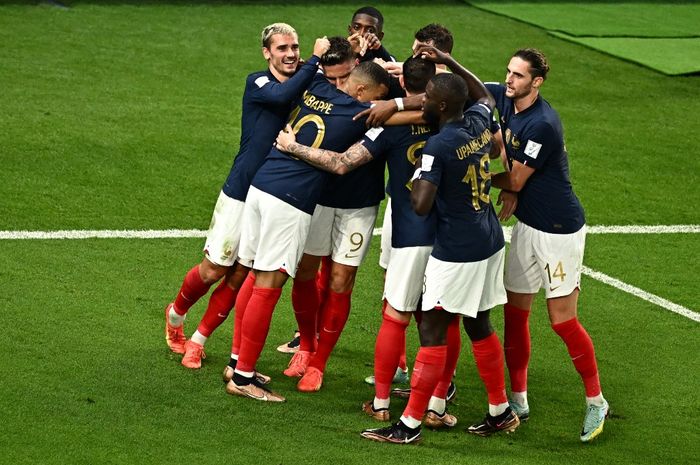 Para pemain timnas Prancis merayakan gol keempat ke gawang timnas Australia yang dicetak Olivier Giroud.
