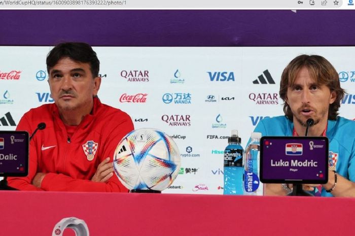 Pelatih timnas Kroasia, Zlatko Dalic, bersama dengan sang kapten, Luka Modric, dalam konferensi pers di Piala Dunia 2022.