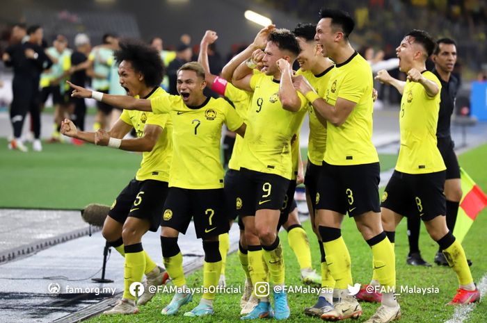 Para pemain timnas Malaysia merayakan gol di babak penyisihan Grup B Piala AFF 2022.