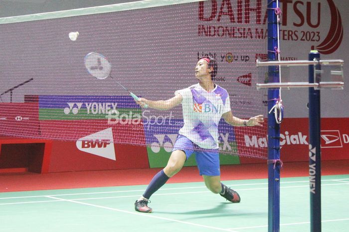 Pebulu tangkis tunggal putri Indonesia, Putri Kusumawardani, pada babak kualifikasi Indonesia Masters 2023 di Istora Senayan, Jakarta, Selasa (24/1/2023).