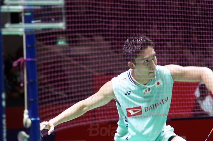 Tunggal putra asal Jepang, Kento Momota semakin nelangsa di ranking dunia