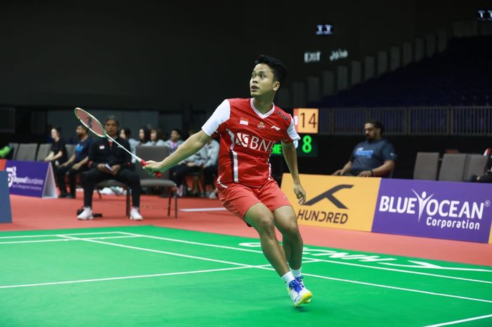 Tunggal putra Indonesia, Anthony Sinisuka Ginting, pada laga perdana babak penyisihan grup C Kejuaraan Beregu Campuran Asia 2023 yang digelar di Dubai Exhibition Centre, Uni Emirat Arab, Selasa, 14 Februari 2023