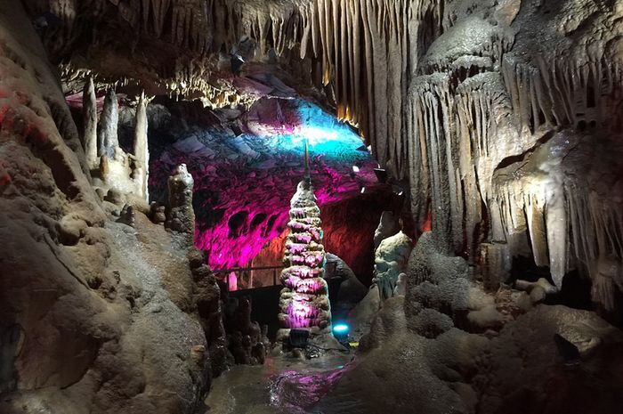 Gua Stalagmit