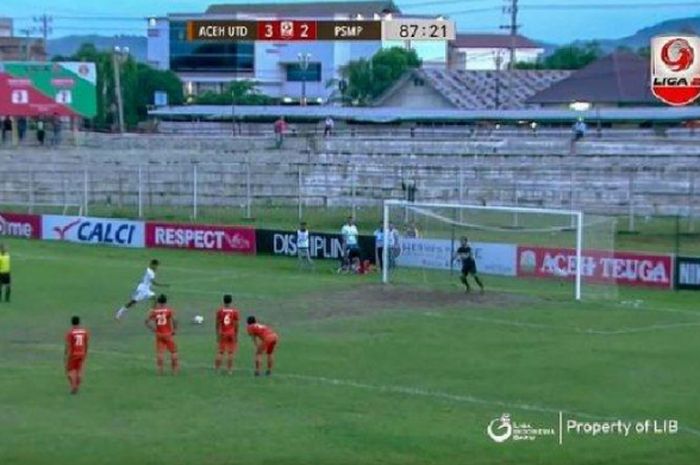 Krisna Adi Darma, pemain yang gagal eksekusi penalti saat PSMP melawan Aceh United, dikabarkan menga