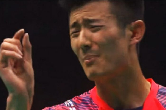  Reaksi Chen Long (China) usai gagal mengatasi permainan Kento Momota (Jepang) di final Kejuaraan As