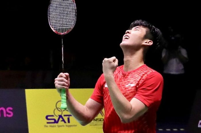 Pebulu tangkis tunggal putra Singapura, Loh Kean Yew, bereaksi setelah memastikan diri menjuarai Thailand Masters 2019