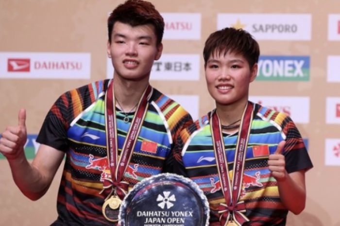 Ganda campuran China, Wang Yilyu (kiri) dan Huang Dongping