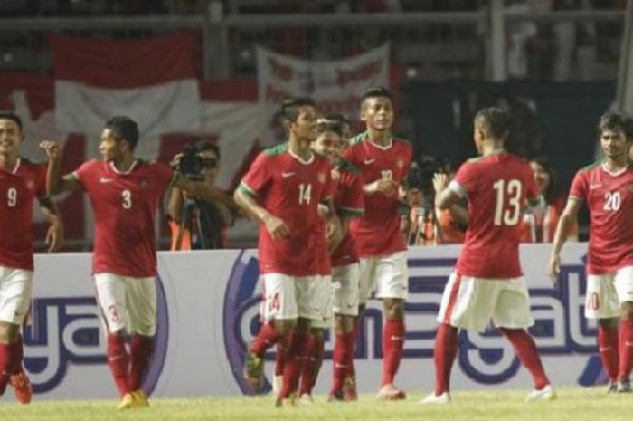 Para pemain Timnas Indonesia U-23 berselebrasi seusai mencetak gol ke gawang timnas Timor Leste dala
