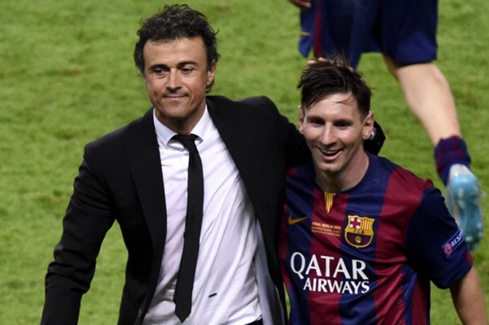 Pelatih FC Barcelona, Luis Enrique (kiri), merayakan keberhasilan timnya bersama Lionel Messi seusai