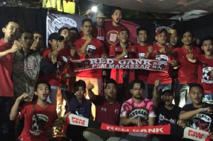 Suporter PSM Makassar, Red Gank, menuntut agar timnya segera mencari pemain baru untuk kompetisi Lig