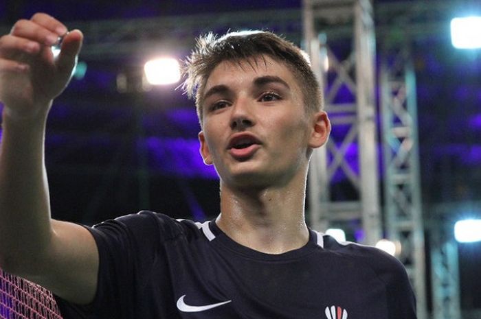 Pebulu tangkis tunggal putra Prancis, Alexander Popov, seusai menjalani laga babak kedua Kejuaraan D