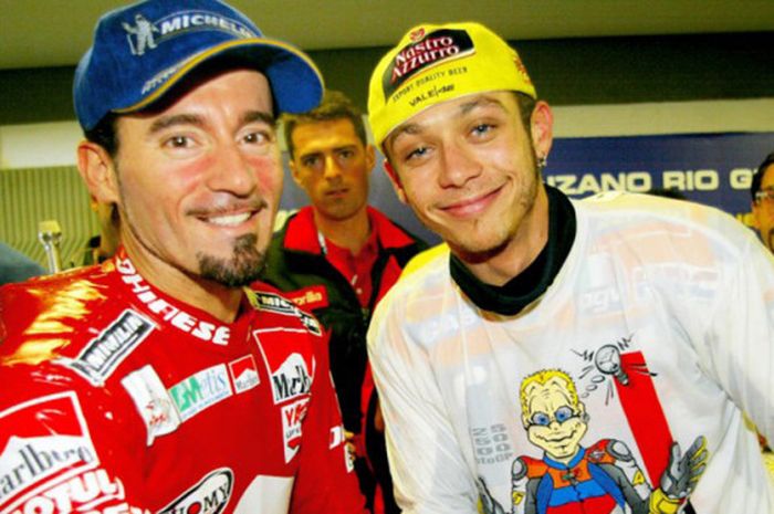  Max Biaggi dan Valentino Rossi. 