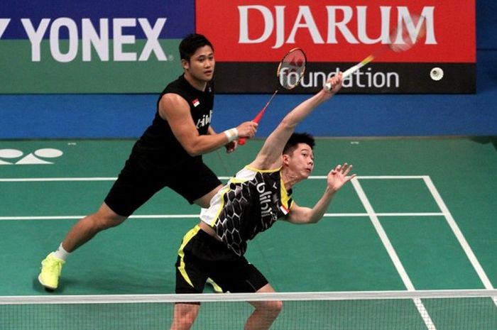 Pasangan ganda putra Wahyu Nayaka Arya Pankaryanira/Kevin Sanjaya Sukamuljo, saat bertanding melawan