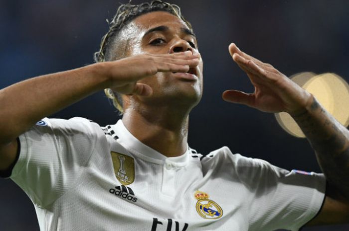 Penyerang Real Madrid, Mariano Diaz, melakukan selebrasi setelah menjebol gawang AS Roma dalam parta