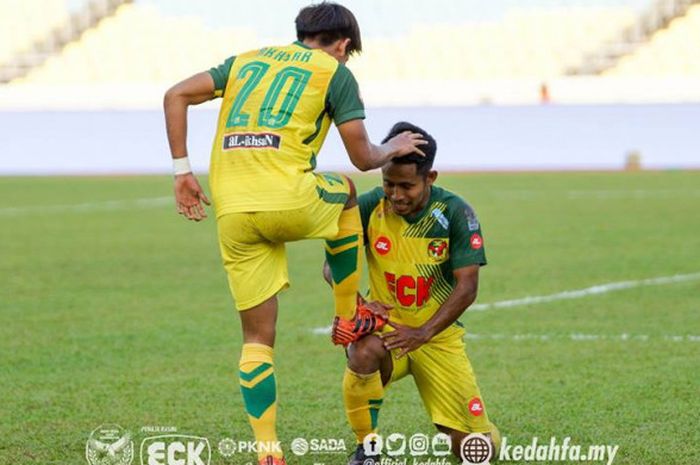    Selebrasi ala menyemir sepatu dilakukan dua pemain Kedah FA, Akhyar Rashid dan Andik Vermansah un